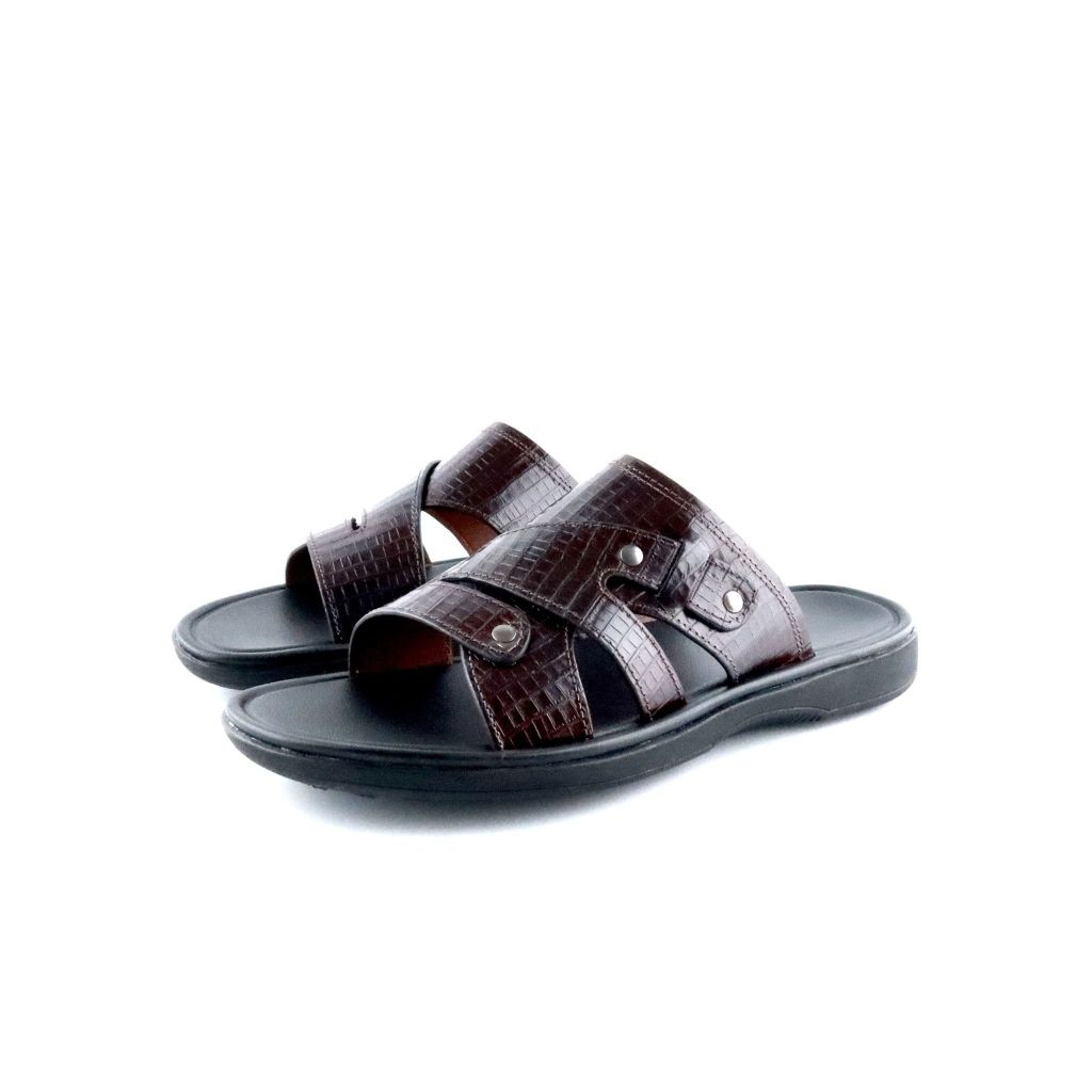 Giày Sandal Nam: Lịch Sử, Cấu Tạo Và Lý Do Sandal Luôn Được Yêu Thích