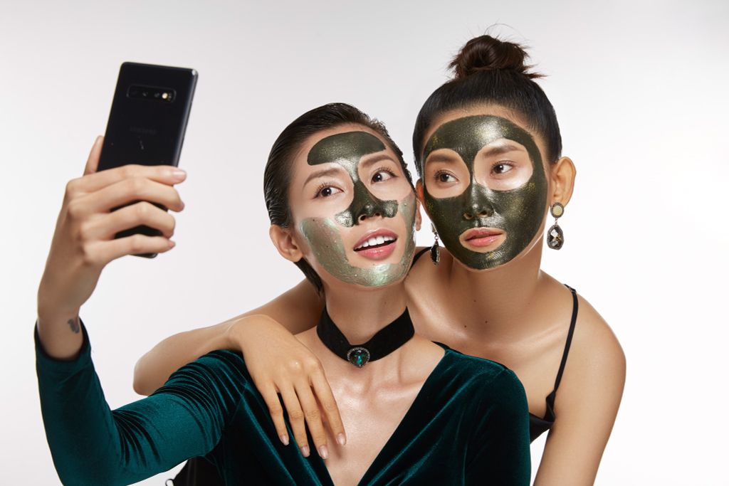 Rộ trào lưu mặt nạ lấp lánh trước Xmas, Đào Bá Lộc, MiD Nguyễn và các Hot Facebooker thi nhau khoe trên mạng xã hội