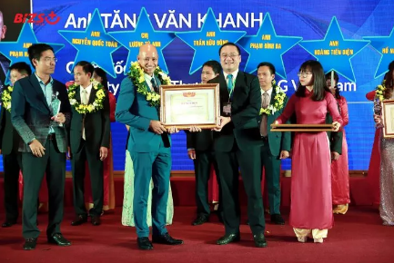 Nhà sáng lập Bizsplus vinh dự nhận giải thưởng Doanh nhân trẻ Thăng Long 2018