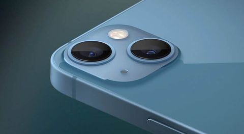 Khả năng chống nước và độ bền của iPhone 13 trong quảng cáo mới