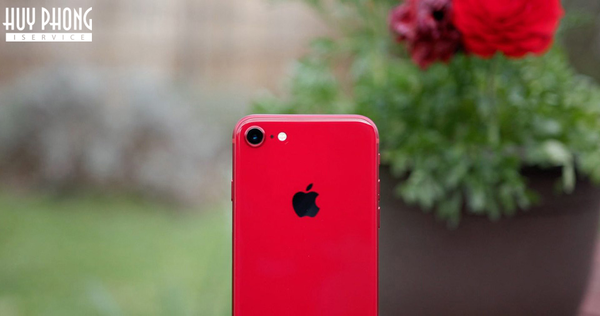 Đường nét sắc xảo từ chiếc iphone 8 plus màu đỏ