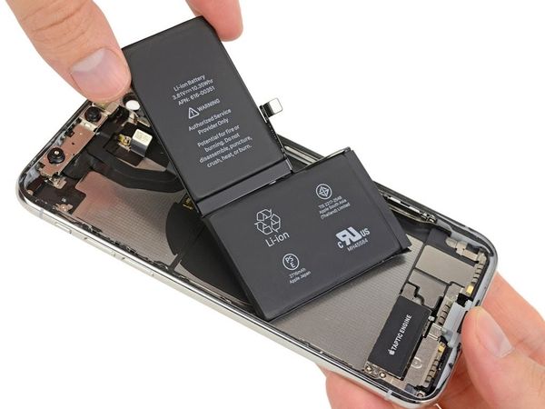 Thay pin iPhone 11 chính hãng tại đống đa