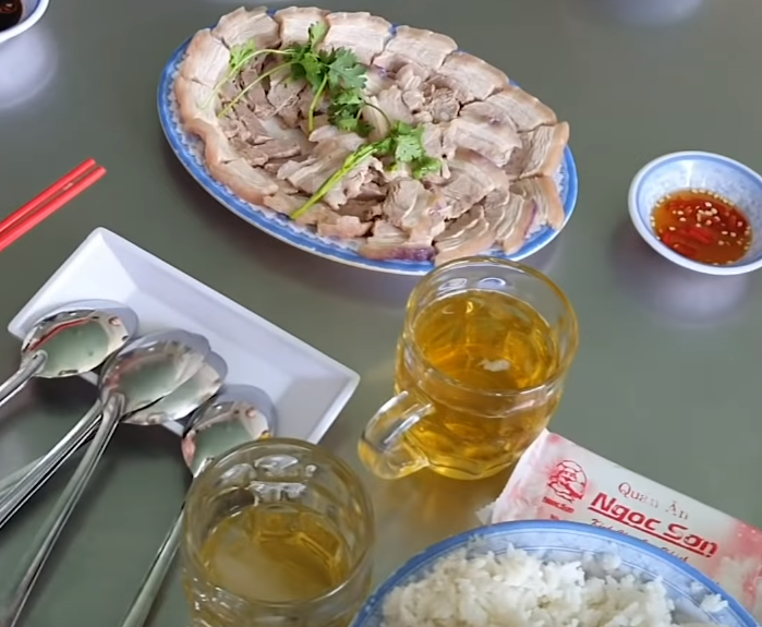 Food For Good #382: Ca sĩ Ngọc Sơn mở quán cơm
