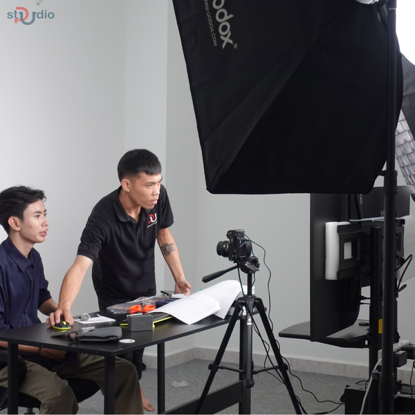 setup-livestream-phu-kien-dien-thoai-thuong-hieu-baseus