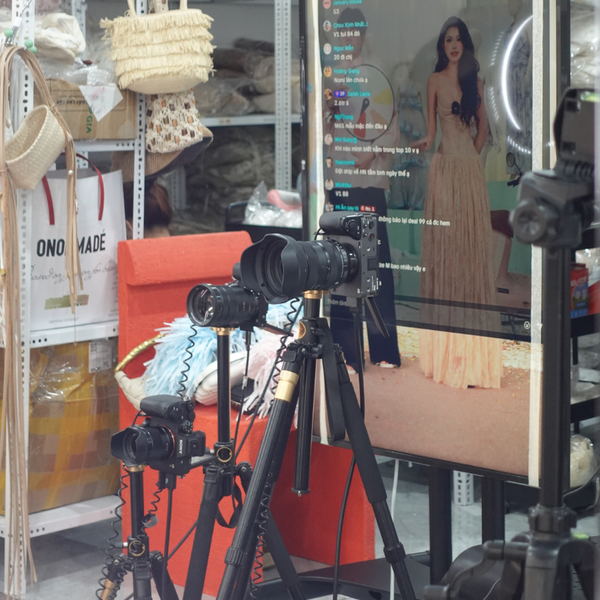 setup-livestream-thoi-trang-toan-quoc-cac-du-an-pustudio-da-lam