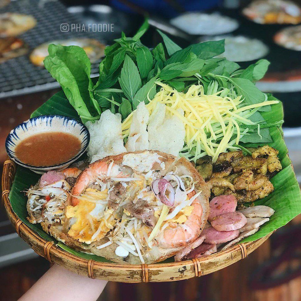Thưởng thức bánh xèo miền Trung tại TP.HCM