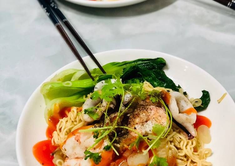 Hướng dẫn làm món mì xào hải sản cực đơn giản