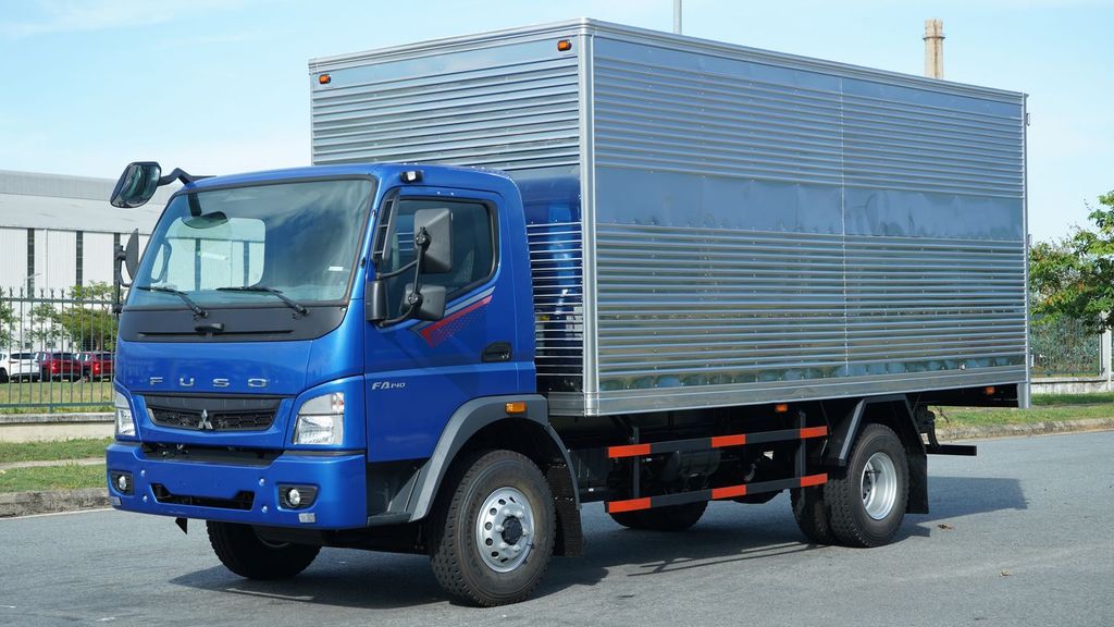 Giá xe tải 6 tấn Mitsubishi Fuso FA140 thùng kín
