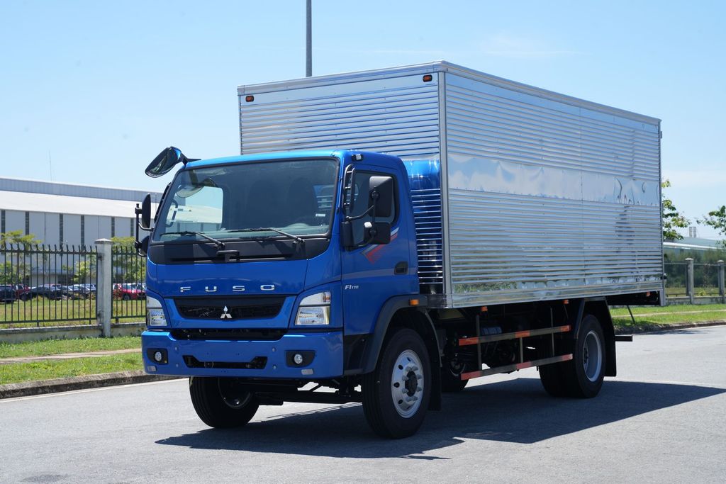 Giá xe tải Fuso 8 tấn FI170L thùng kín