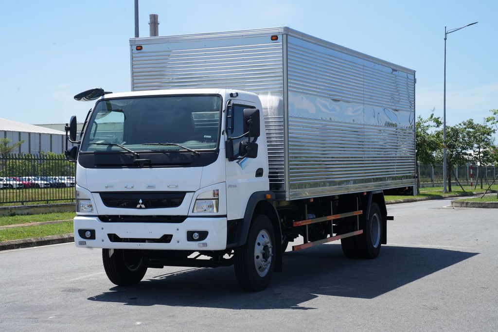 Giá xe tải Fuso 8 tấn FI170L thùng kín