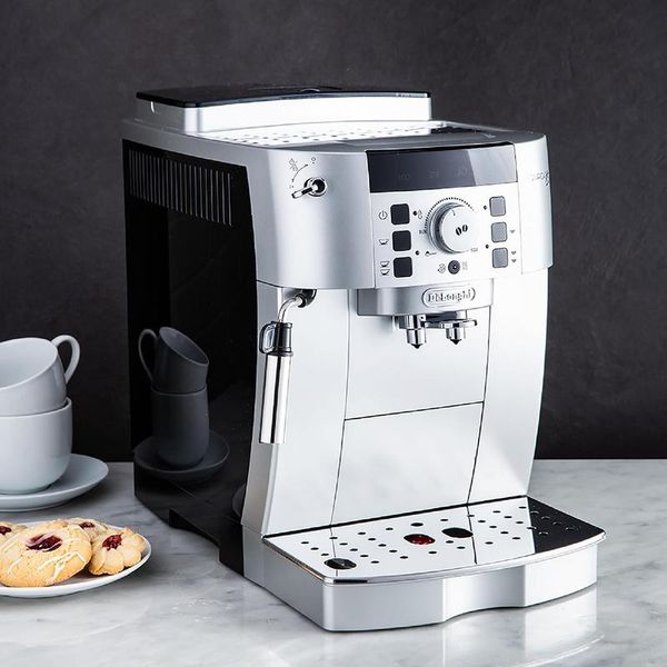 Máy pha cà phê Espresso tự động Delonghi Magnifica S Ecam 22 110 sb