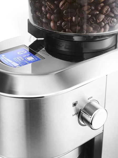Cài đặt số lượng cốc bằng núm vặn nằm bên trái máy xay hạt cà phê Delonghi KG521.M