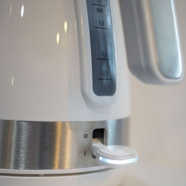 Thang đo chỉ số nước ấm điện đun nước siêu tốc Delonghi KBLA 2000 W màu trắng