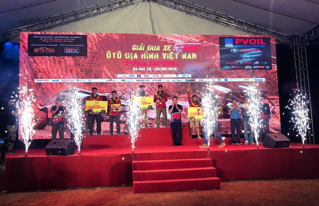 VINH DANH CÁC NHÀ VÔ ĐỊCH MÙA GIẢI PVOIL VOC 2019