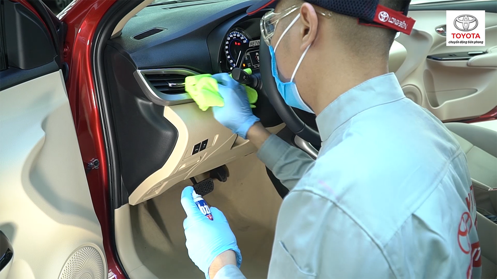 CÁCH LAU CHÙI BÊN TRONG XE HƠI HIỆU QUẢ CHỐNG DỊCH COVID-19