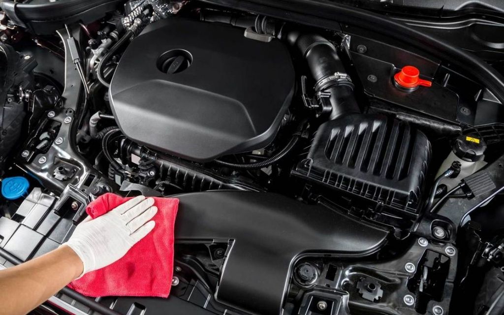 VỆ SINH KHOANG MÁY Ô TÔ TẠI NHÀ, TẠI SAO KHÔNG?
