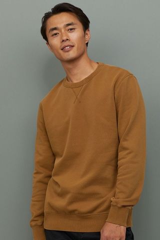 Áo Sweatshirt là gì? Cách phối đồ với áo Sweatshirt nam nữ