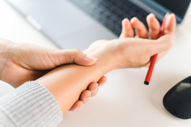 Chấn thương do lặp đi lặp lại (RSI): Mẹo ngăn ngừa căng thẳng và chấn thương tại nơi làm việc
