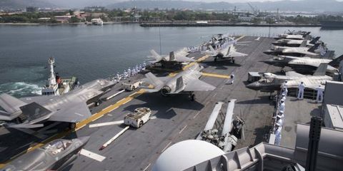 Tàu chiến Mỹ mang theo phi đội F-35 lớn chưa từng có qua Biển Đông