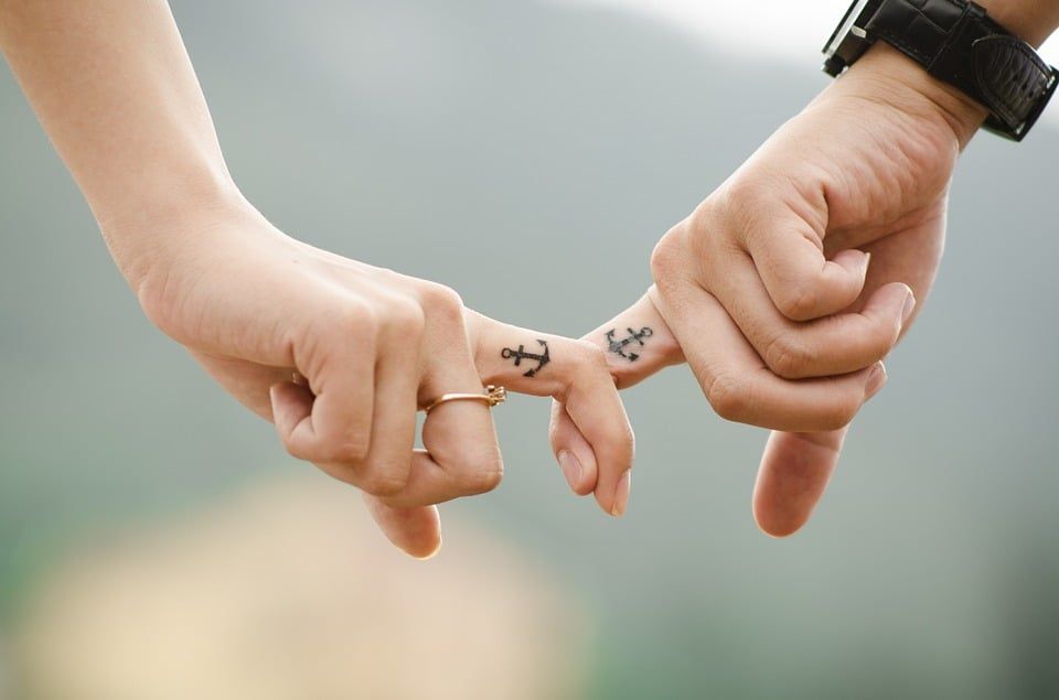 Câu chuyện tình yêu thăng trầm của người hướng nội