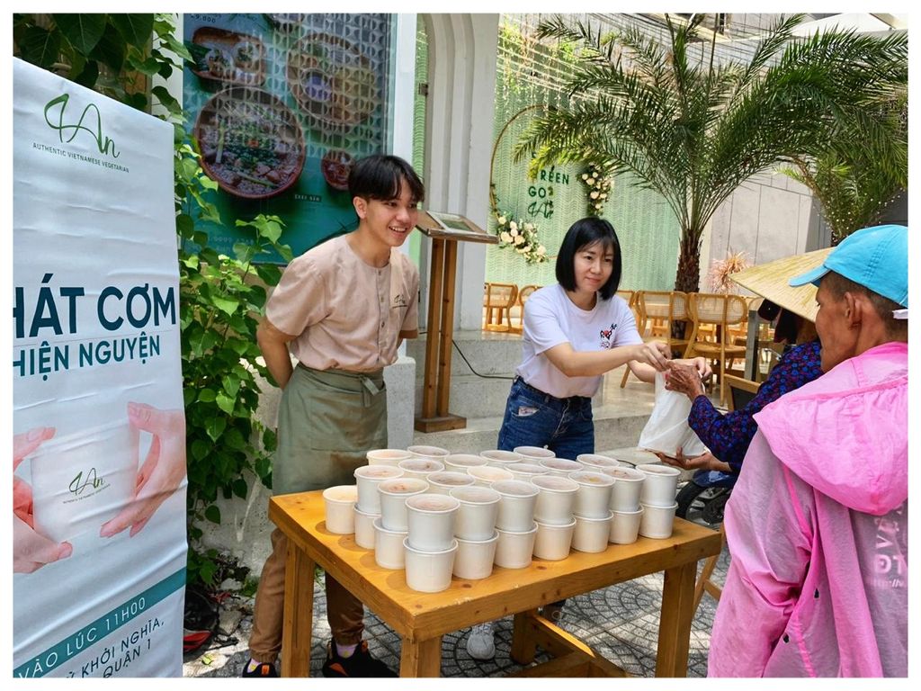 4AN - NHỮNG KHOẢNH KHẮC PHÁT CƠM THIỆN NGUYỆN ĐÁNG NHỚ