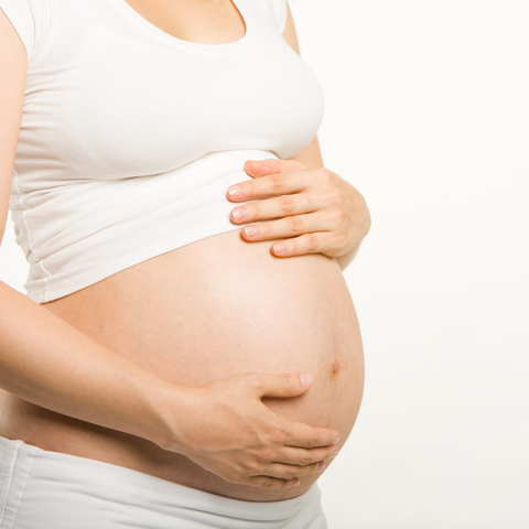 Vì sao cần uống Vitamin tổng hợp và Acid folic trước khi mang thai?