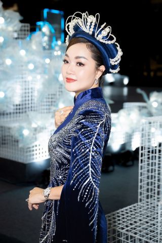 Hoa hậu Hoàng Thanh Nga rạng rỡ trình diễn áo dài tại Lễ Hội Áo Dài 2024