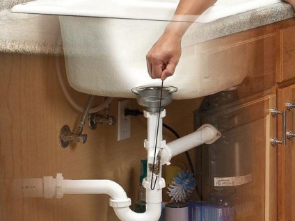 Khi tắc nghẽn chậu rửa các bạn xử lý bằng cách nào trong những cách dưới đây