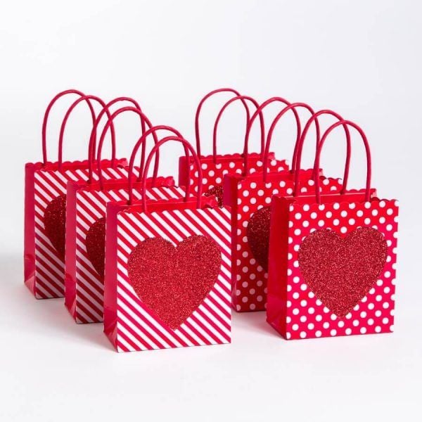 Vẽ Đường Cho Chàng Chạy Vào Tim Nàng Ngày Valentine Trắng