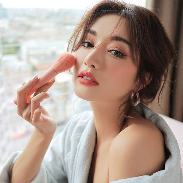 Áp Dụng Ngay 8 Mẹo Đơn Giản Này Để Trở Thành Tay Đánh Má Hồng Chuyên Nghiệp