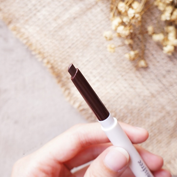 Những lưu ý khi sử dụng chì kẻ mày Innisfree.