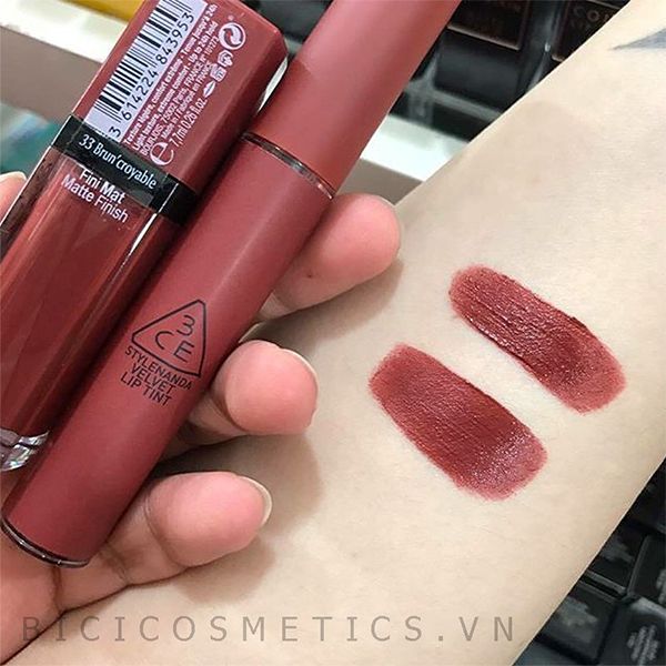 Đặt lên bàn cân 2 em son Bourjois 33 và 3CE Taupe (3CE Velvet Lip tint)