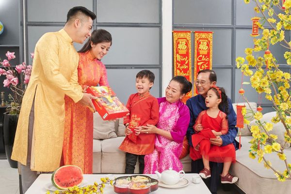 Tổng hợp những lời chúc tết bố mẹ tình cảm, ý nghĩa năm 2024