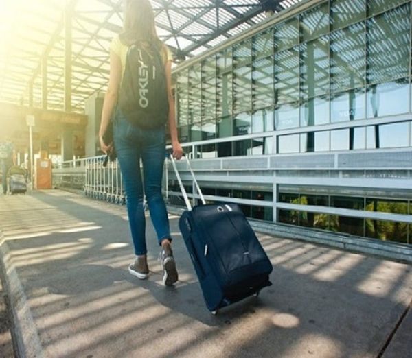Cách tạo dáng chụp ảnh với Vali sang chảnh, thu hút nhất