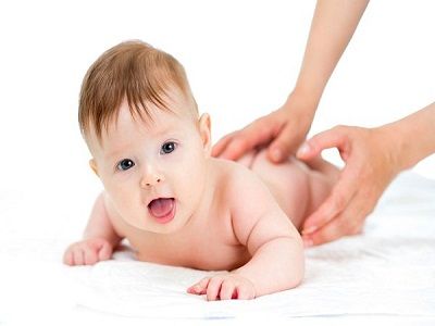 TRẺ MẤY THÁNG TUỔI THÌ BIẾT LẬT NGƯỜI?