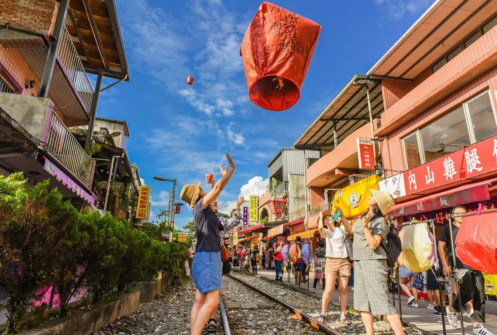 bat-dau-thang-8-dai-loan-mien-visa-co-dieu-kien-cho-du-khach-viet-nam