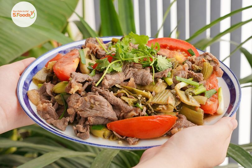 Bắp bò xào dưa chua, cả nhà gắp không dừng đũa