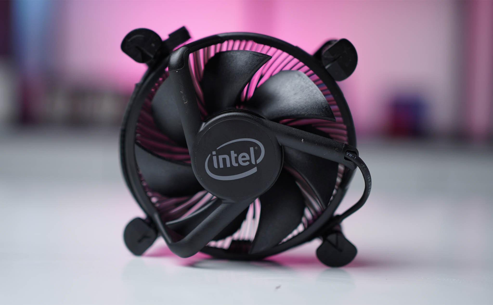 Tản nhiệt stock CPU của Intel được nâng cấp ngoại hình lần đầu tiền sa –  H2Y.VN