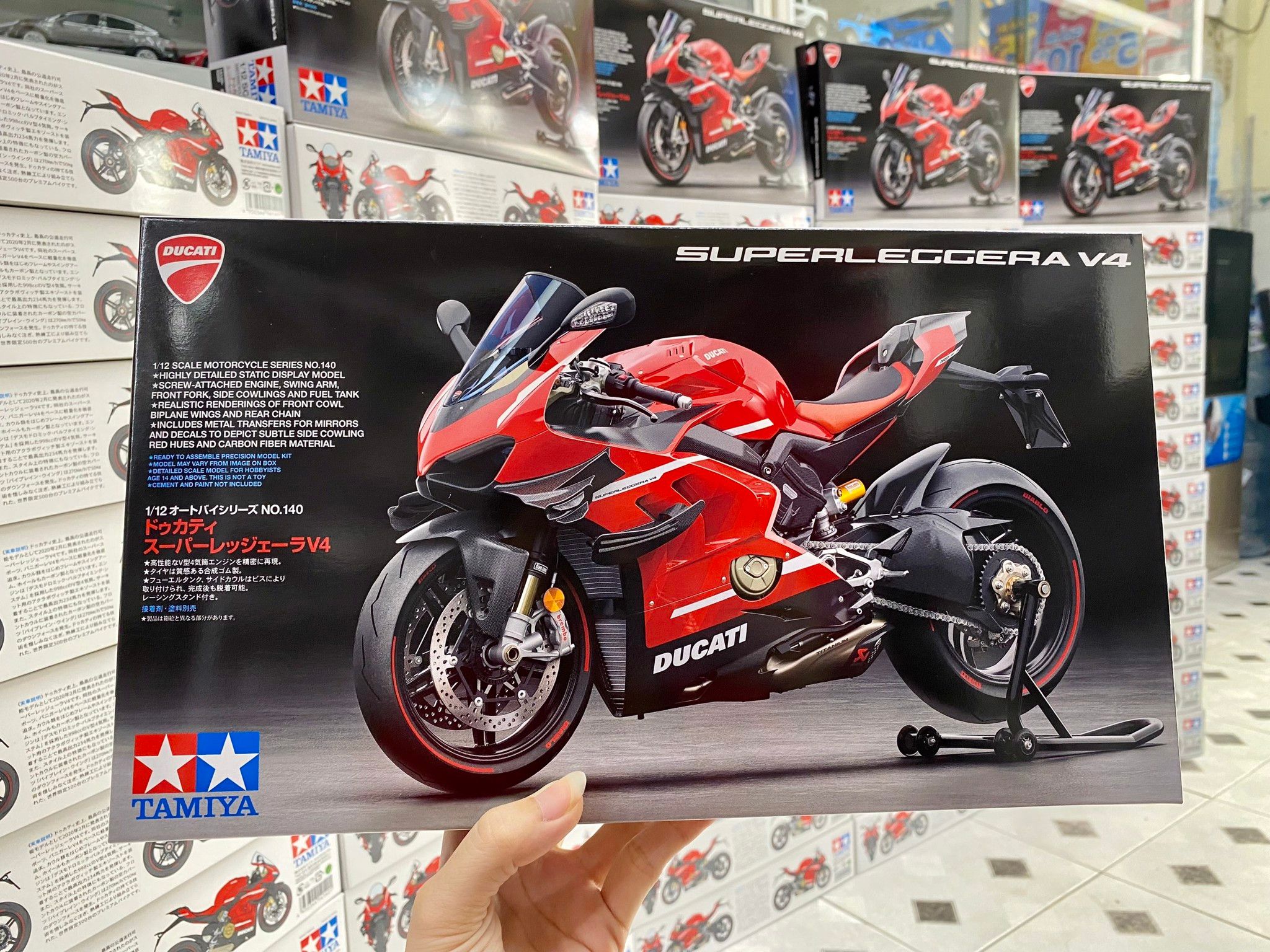 Mô hình kit Mô tô Ducati Superleggera V4 1:12 Tamiya 14140