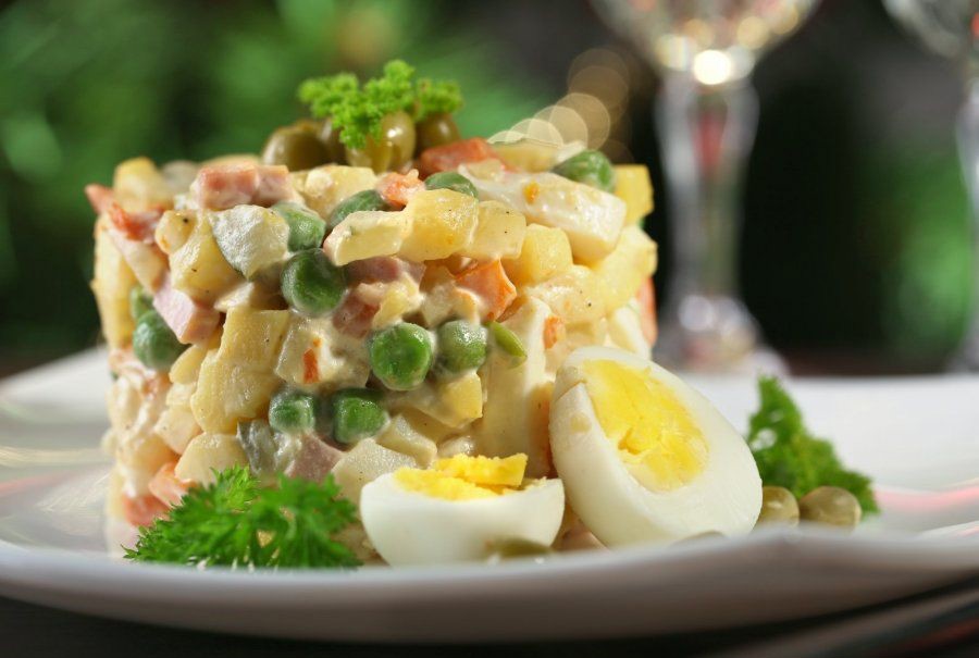 Công thức làm salad Nga truyền thống chuẩn vị vô cùng đơn giản