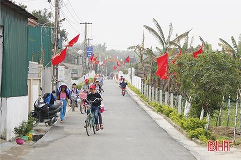 Những tuyến đường thảm bê tông nhựa công nghệ mới ở xã Thịnh Lộc