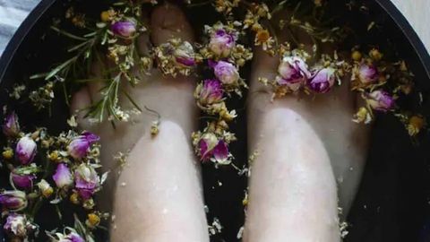 Massage ngâm chân thảo dược chuẩn spa cao cấp