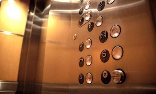 Những nút bấm phổ biến trong thang máy
