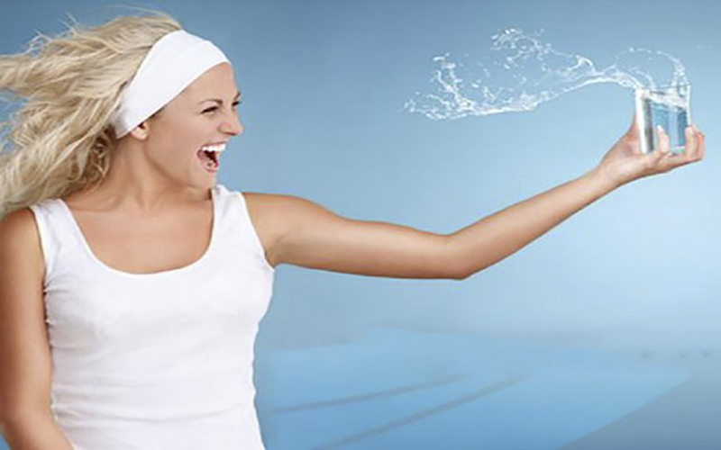 NƯỚC UỐNG MÀ LẠI CÓ CÔNG DỤNG LÀM ĐẸP, BẠN CÓ TIN KHÔNG?