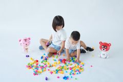 Sự phát triển của trẻ: Nên chơi đồ chơi gì và khi nào?