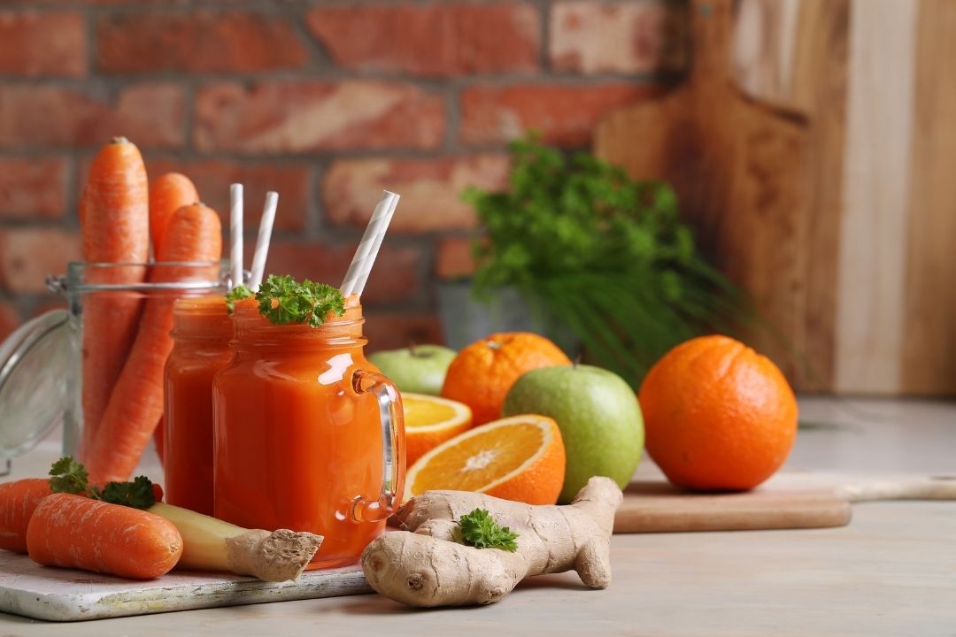 4 cách làm nước ép táo cà rốt tươi ngon thanh mát đẹp da đơn giản