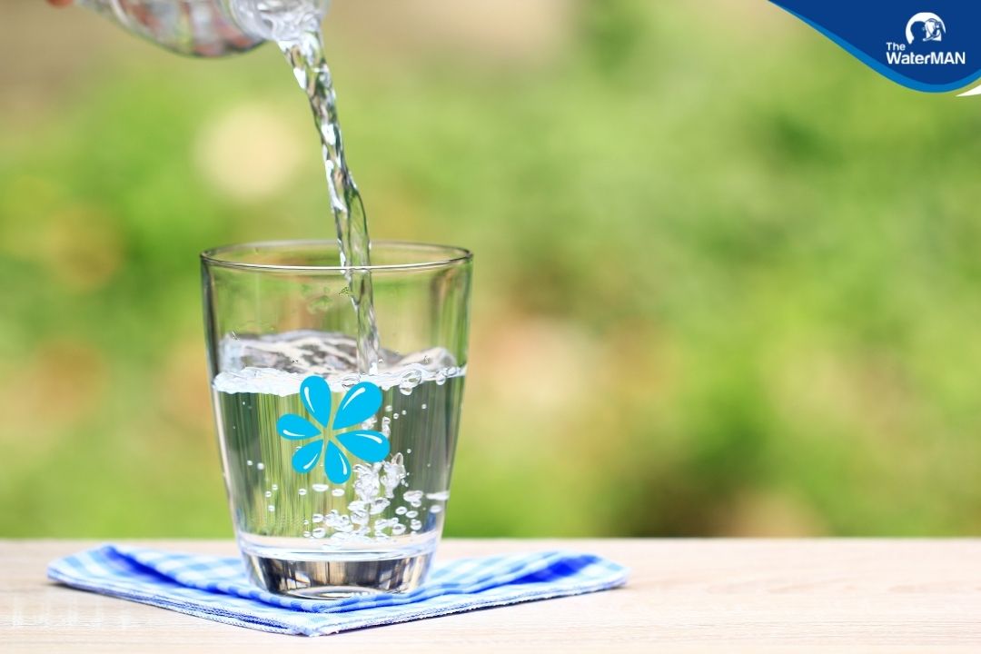 Nước tinh khiết giúp giảm đau bụng kinh hiệu quả