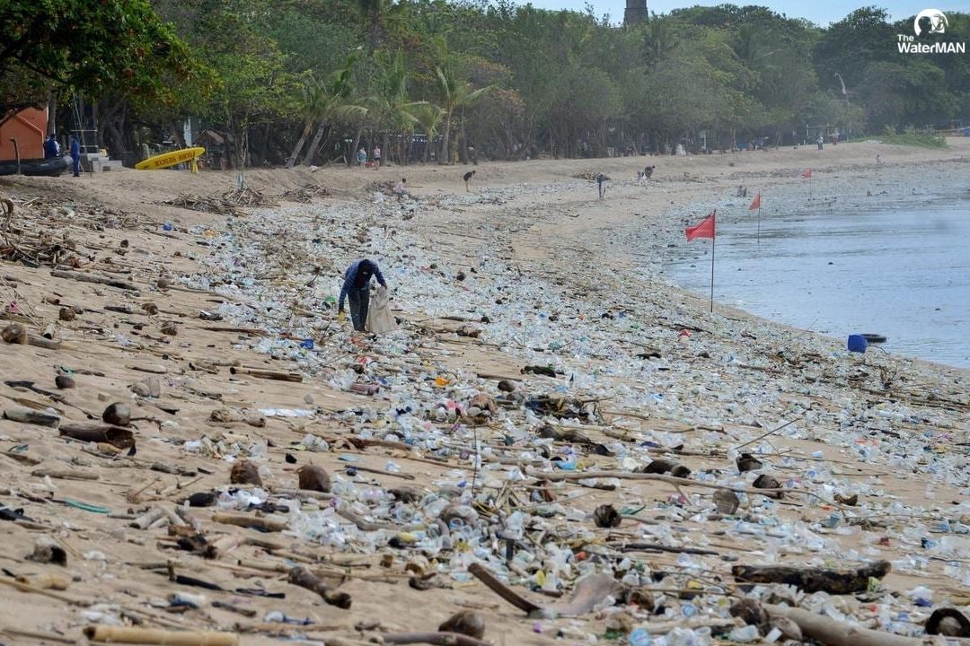 Ô nhiễm chất thải rắn tại biển Bali, Indonesia