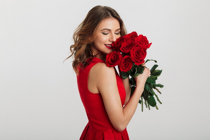 Hoa hồng: loài hoa tượng trưng cho tình yêu nồng nàn và bất diệt.