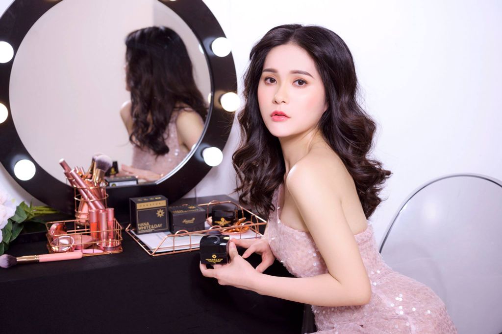 LÀM DA TRẮNG HỒNG RẠNG NGỜI VỚI KEM DƯỠNG TRẮNG DA CAO CẤP BAN NGÀY HANAYUKI - HANA WHITE DAY